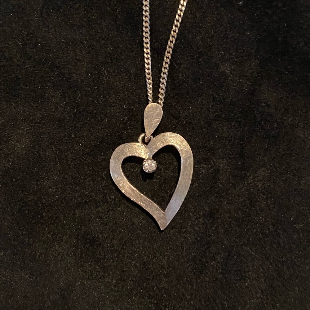 Diamond white gold heart necklace 💗